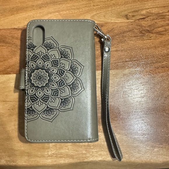 iPhone 10 Magnetic phone case +wallet! Like new! Case and magnetic wallet case! - Picture 6 of 7